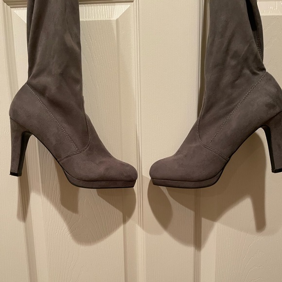 Above the knee boots - Picture 3 of 8